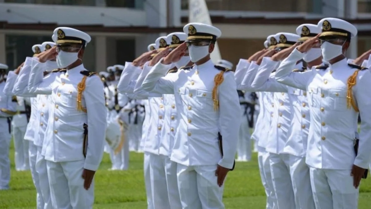 Jura de bandera de los cadetes de la Heroica Escuela Naval